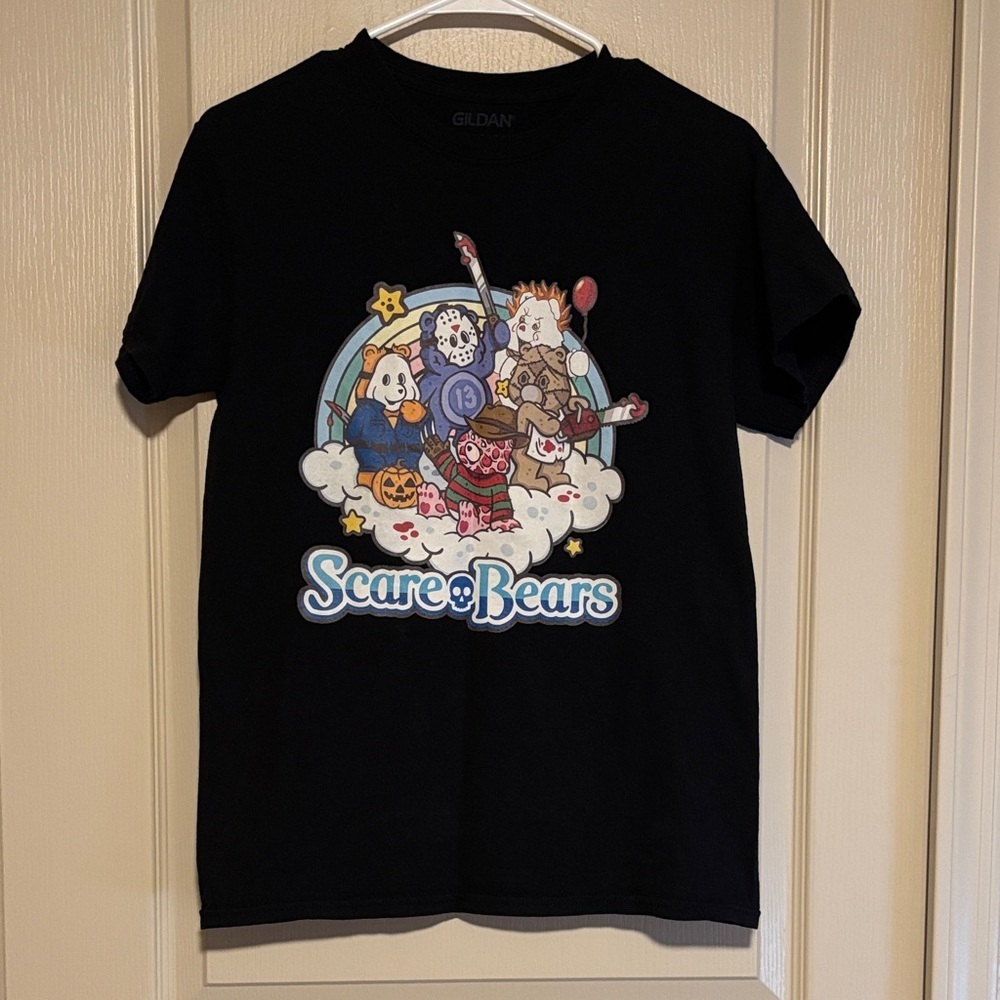 Gildan Black Unisex T-Shirt with Scare Bears Design Size Small